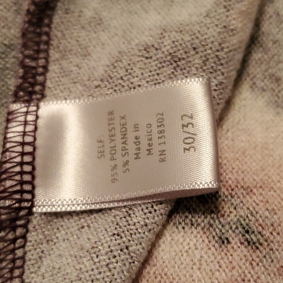 Avenue Purple Floral Keyhole Front Top Women's Plus Size 30/32 - Picture 9 of 9